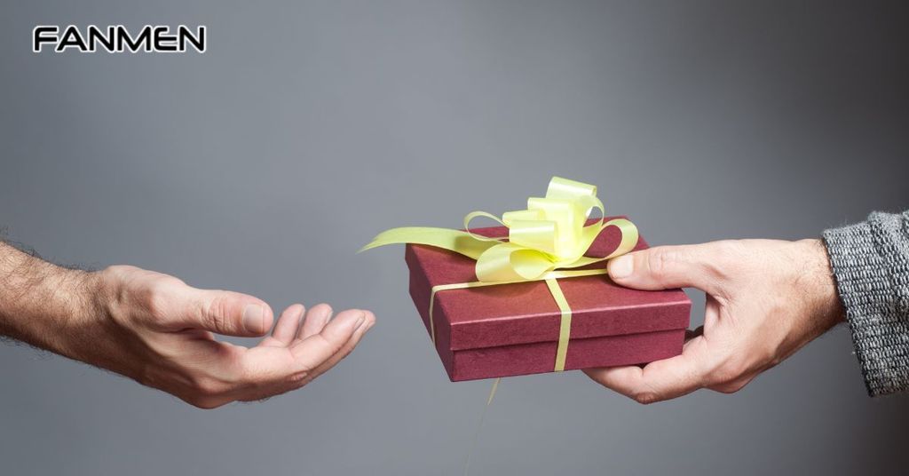 Cách chọn quà ngày Quốc tế Đàn ông phù hợp từng đối tượng