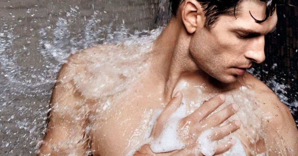 Cách sử dụng sữa tắm trắng da cho nam