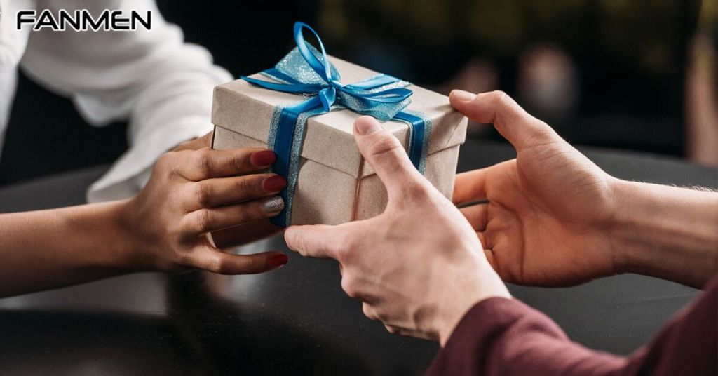 Một số lưu ý khi chọn mua và tặng quà cho sinh nhật khách hàng nam