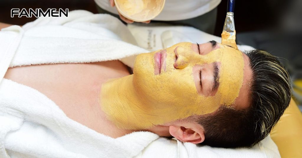 Dùng mặt nạ dưỡng ẩm