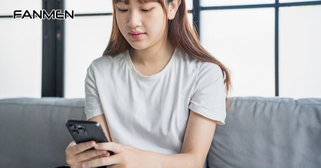 Cô gái ấy hay gửi tin nhắn chia sẻ cho bạn những điều mà cô ấy quan tâm