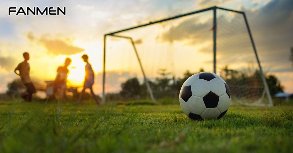 Tặng gì cho con trai thích đá bóng