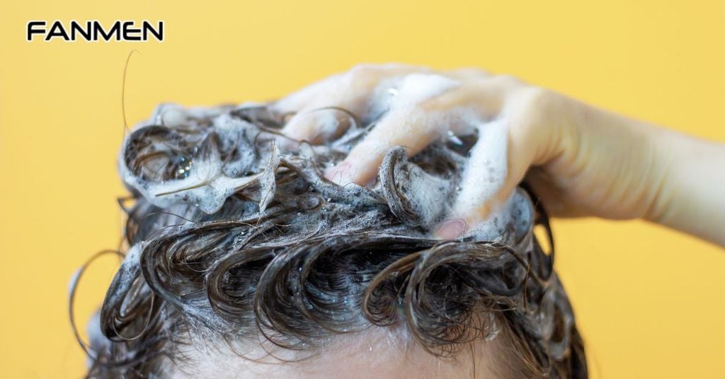 Lưu ý quan trọng khi lựa chọn dầu gội giữ nếp tóc uốn​