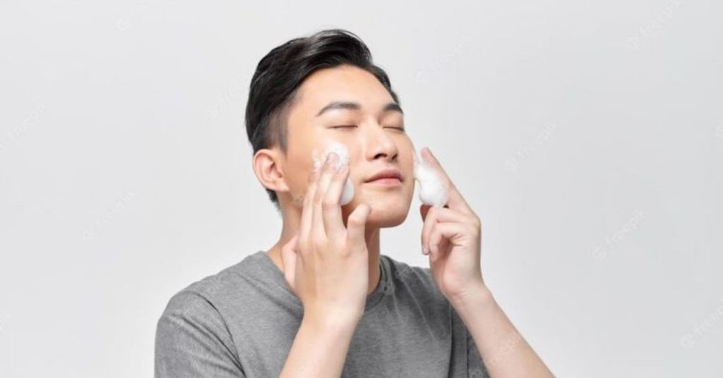 Vì Sao Nam Giới Da Dầu Nên Sử Dụng Sữa Rửa Mặt
