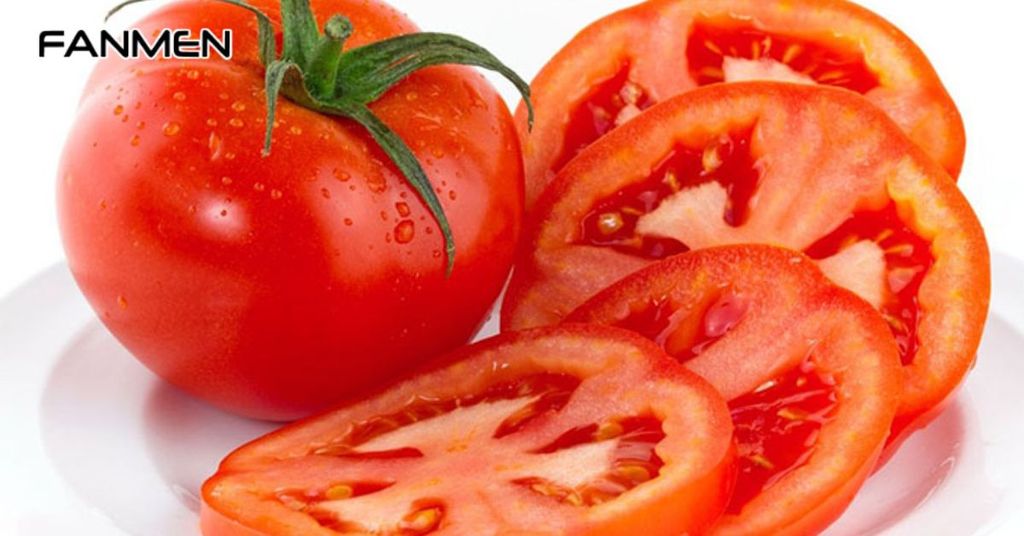 Đắp mặt nạ cà chua trị mụn cám ở mũi nam