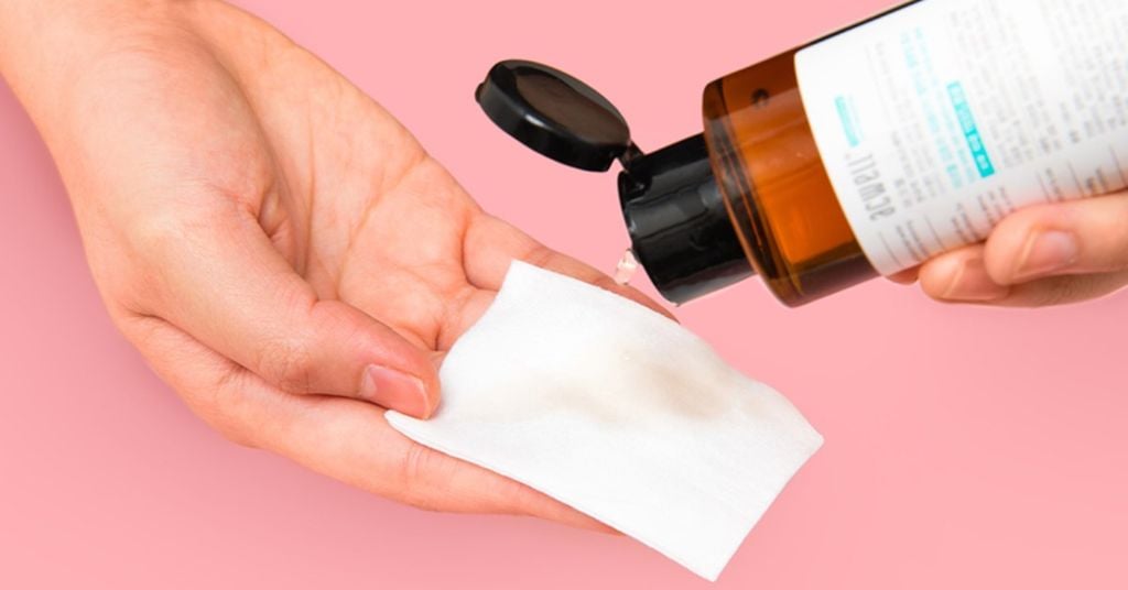 Toner cho da dầu mụn nam