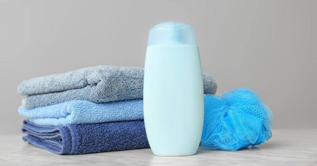 sữa tắm trị mụn lưng cho nam