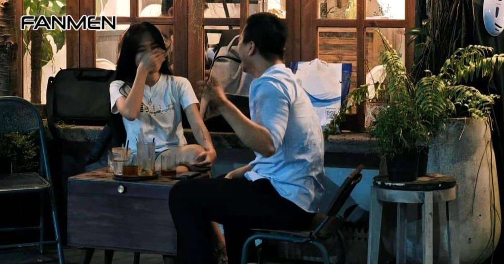 Nói chuyện với con gái bằng câu chuyện nhẹ nhàng, vui vẻ