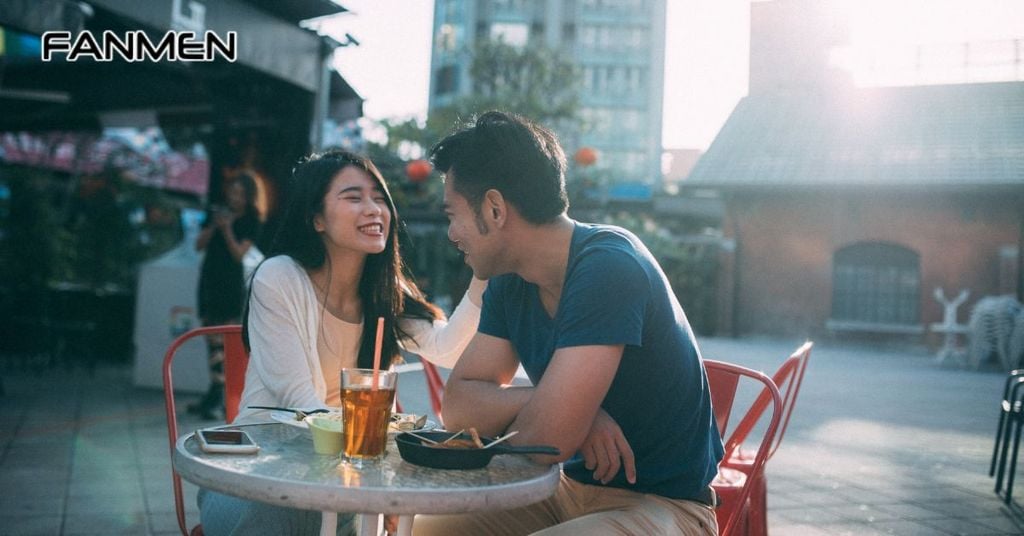 Thừa nhận sự ít nói và nhút nhát của bạn khi trò chuyện với cô ấy